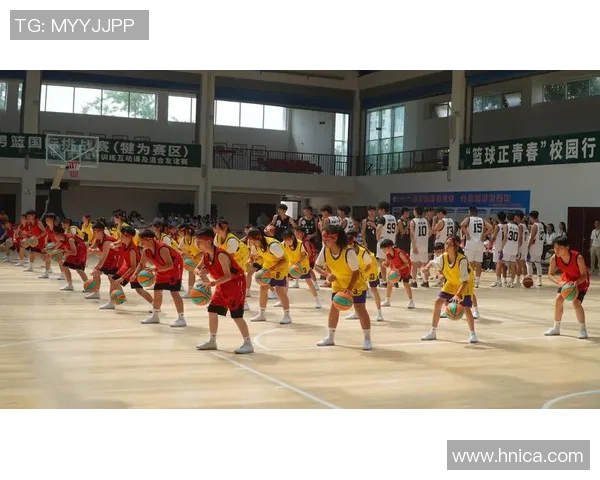 在篮球场上演绎青春爱情的浪漫故事与激情瞬间