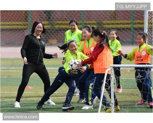 小学二年级学生快乐踢足球的趣味活动与成长体验分享 小学二年级学生快乐踢足球的趣味活动与成长体验分享